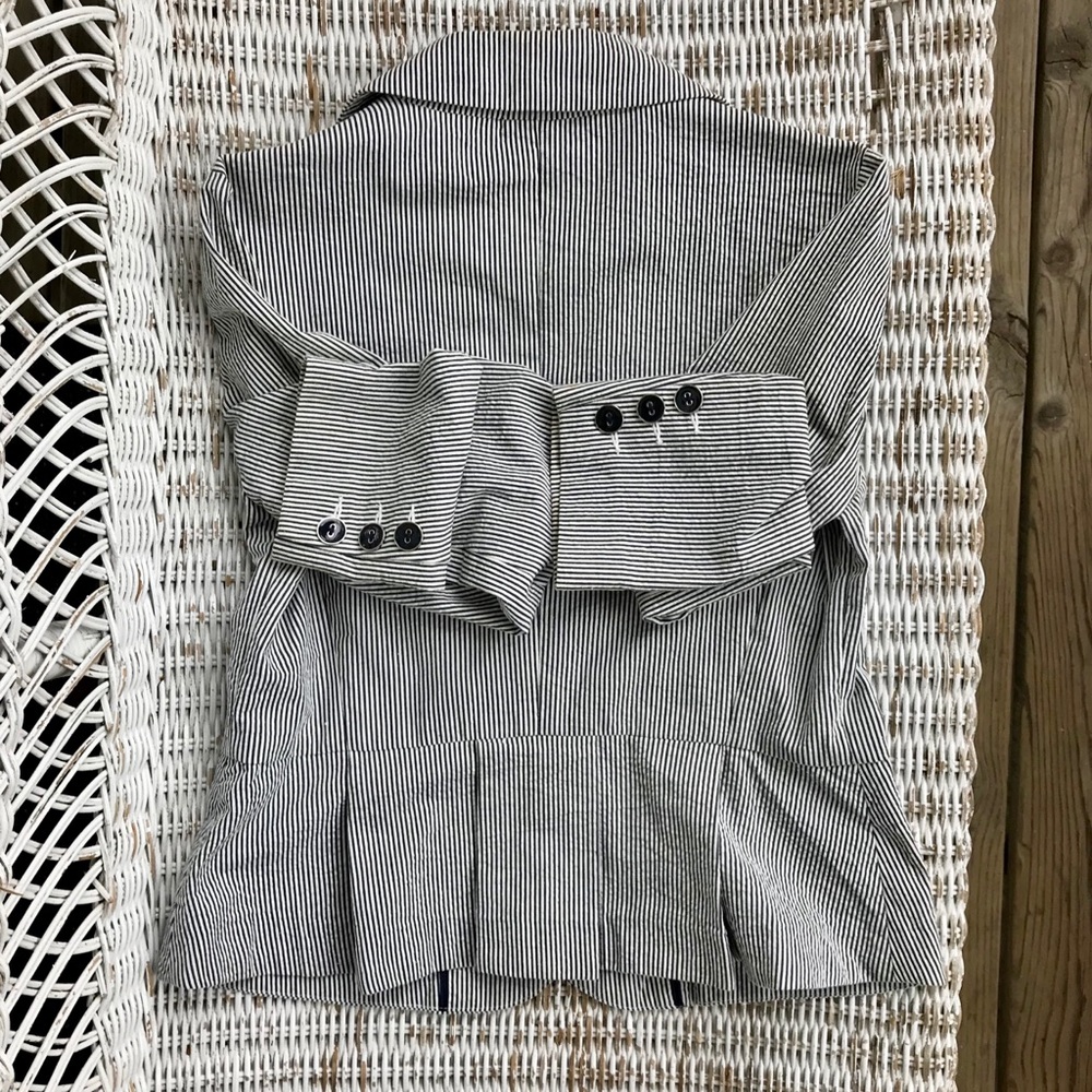 🆕 {Sandro Paris} Seersucker Blazer • Blue & White Stripe • EUC • Size Medium - Picture 3 of 8